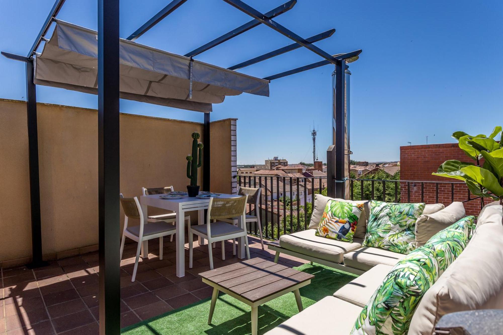 Baruhaus Terraza Duplex Valencia De Don Juan Apartment Exterior photo